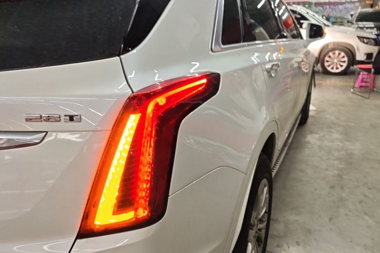 Used Cadillac XT5 2021 28T Luxury Model Right Rear Taillight