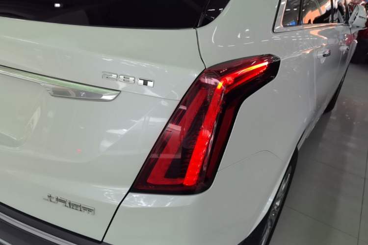 Used Cadillac XT5 2021 2.0T Two-Wheel Drive Luxury Version Right Rear Taillight