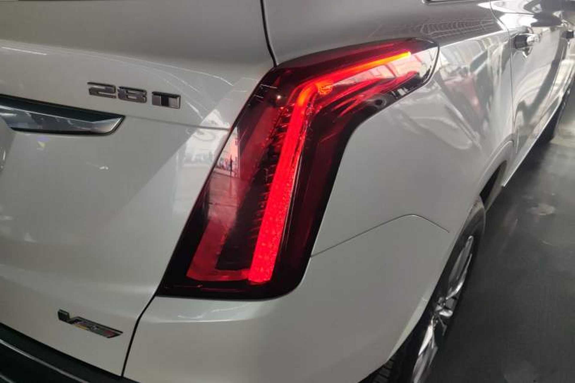 Used Cadillac XT5 2021 2.0T Four-Wheel Drive Luxury Version Right Rear Taillight