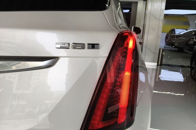 Used Cadillac XT5 2021 28T Luxury Model Right Rear Taillight