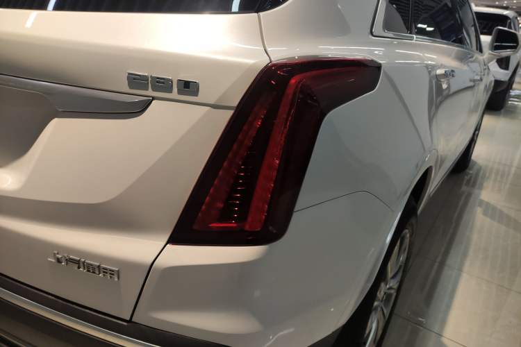 Used Cadillac XT5 2021 28T Luxury Model Right Rear Taillight