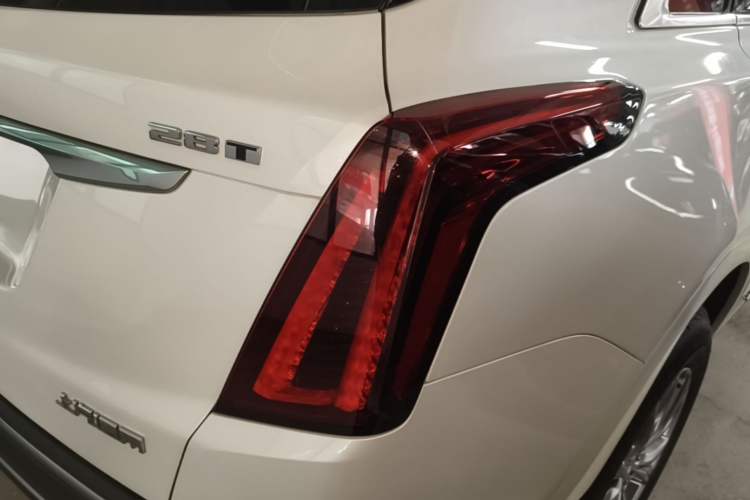 Used Cadillac XT5 2021 28T Luxury Model Right Rear Taillight