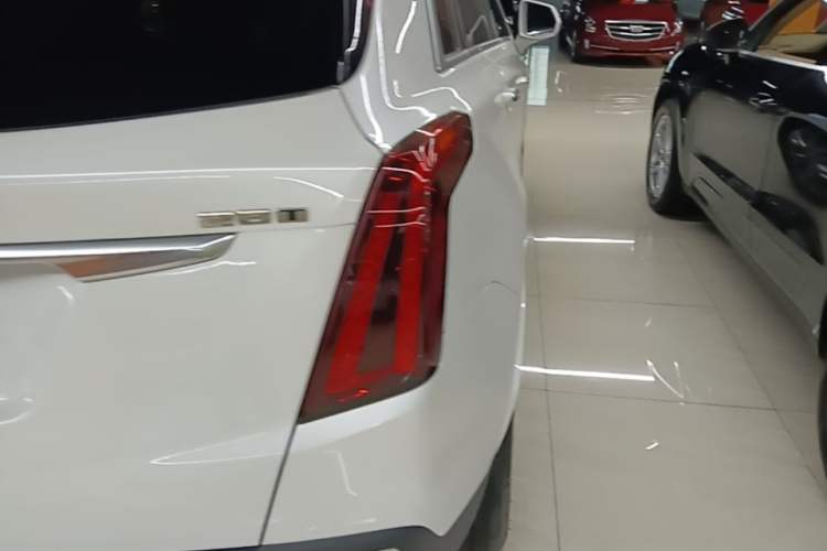 Used Cadillac XT5 2021 2.0T Four-Wheel Drive Luxury Version Right Rear Taillight