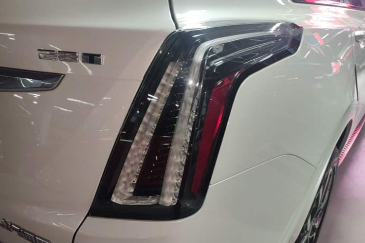Used Cadillac XT5 2021 28T Four-Wheel Drive Leading Sport Model Right Rear Taillight