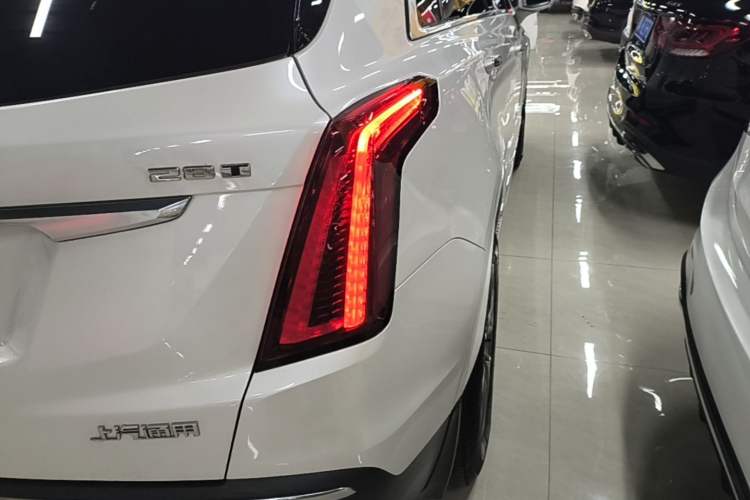 Used Cadillac XT5 2021 28T Luxury Model Right Rear Taillight