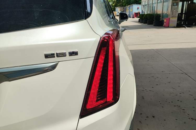 Used Cadillac XT5 2021 28T Luxury Model Right Rear Taillight