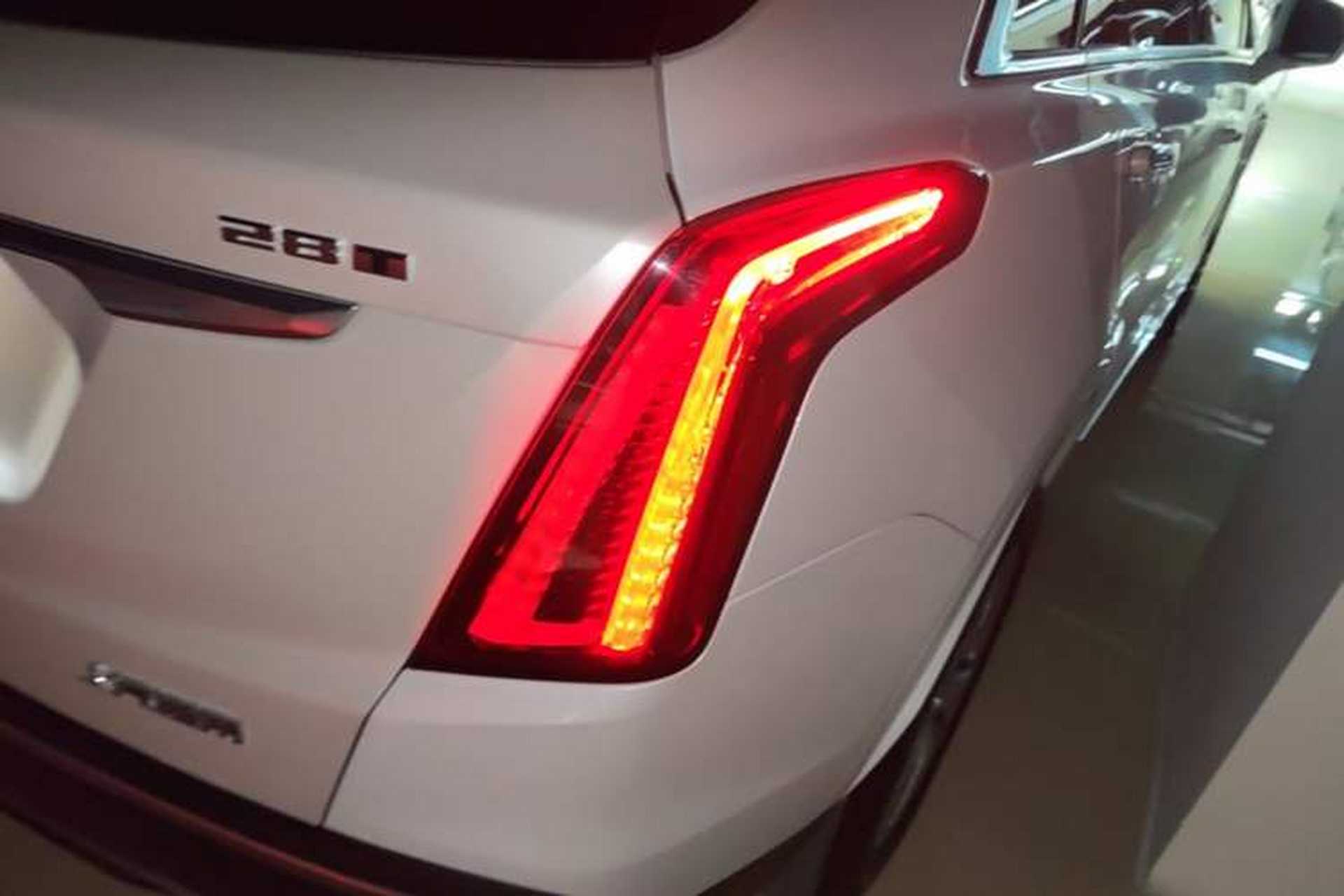 Used Cadillac XT5 2021 28T Luxury Model Right Rear Taillight