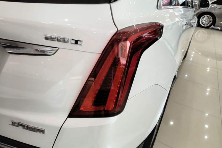Used Cadillac XT5 2021 2.0T Two-Wheel Drive Luxury Version Right Rear Taillight