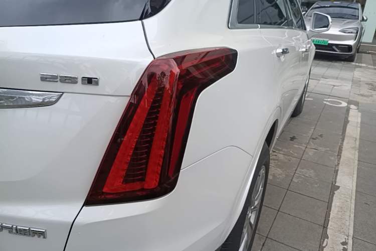 Used Cadillac XT5 2021 28T Luxury Model Right Rear Taillight