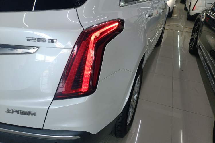 Used Cadillac XT5 2021 28T Luxury Model Right Rear Taillight