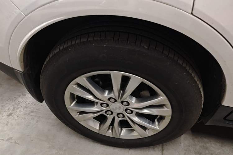Used Cadillac XT5 2021 28T Luxury Model Right Rear Wheel Hub