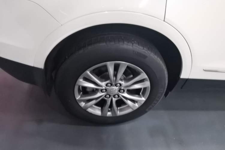 Used Cadillac XT5 2021 28T Four-Wheel Drive Luxury Version Right Rear Wheel Hub