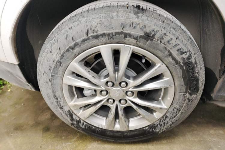 Used Cadillac XT5 2021 28T Four-Wheel Drive Luxury Version Right Rear Wheel Hub