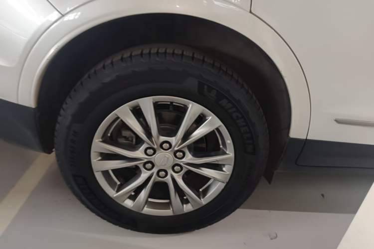 Used Cadillac XT5 2021 28T Four-Wheel Drive Luxury Version Right Rear Wheel Hub