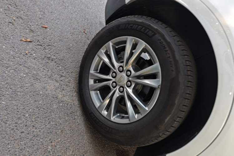 Used Cadillac XT5 2021 2.0T Four-Wheel Drive Luxury Version Right Rear Wheel Hub