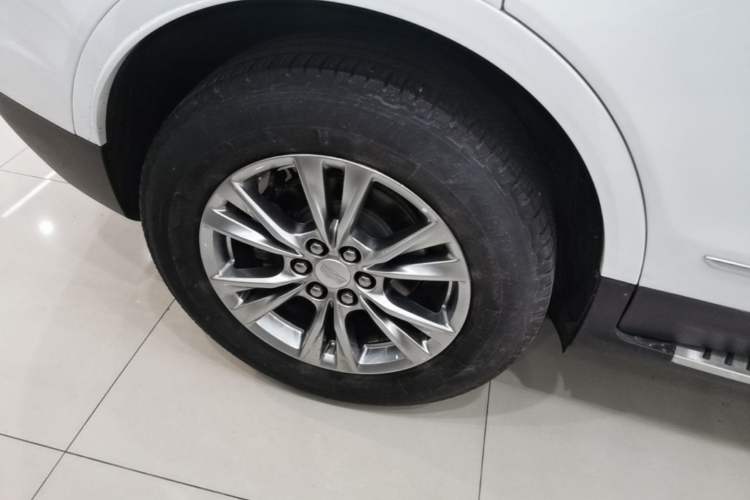 Used Cadillac XT5 2021 28T Luxury Model Right Rear Wheel Hub
