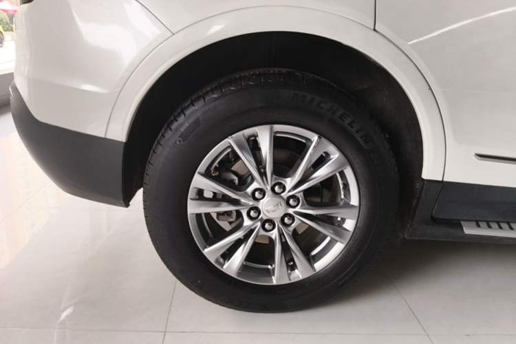 Used Cadillac XT5 2021 28T Luxury Model Right Rear Wheel Hub