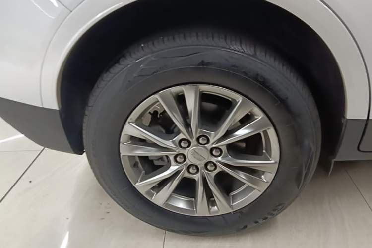 Used Cadillac XT5 2021 2.0T Four-Wheel Drive Luxury Version Right Rear Wheel Hub