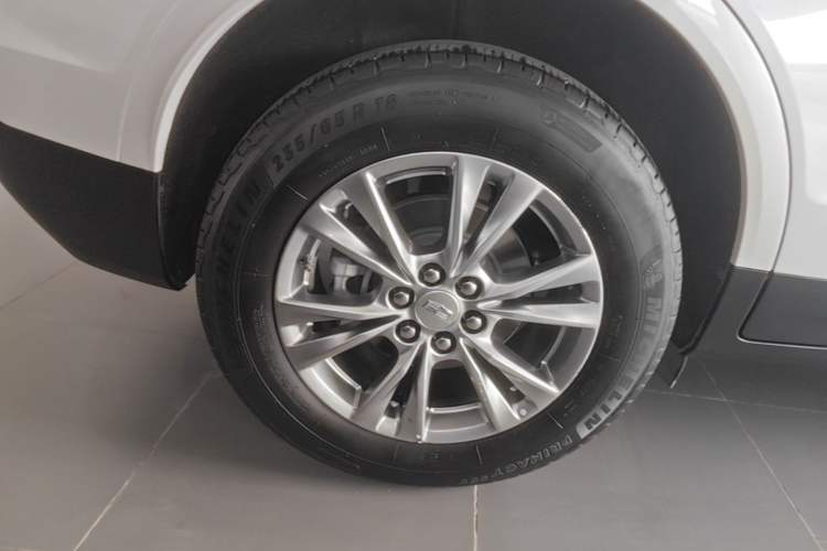 Used Cadillac XT5 2021 28T Luxury Model Right Rear Wheel Hub