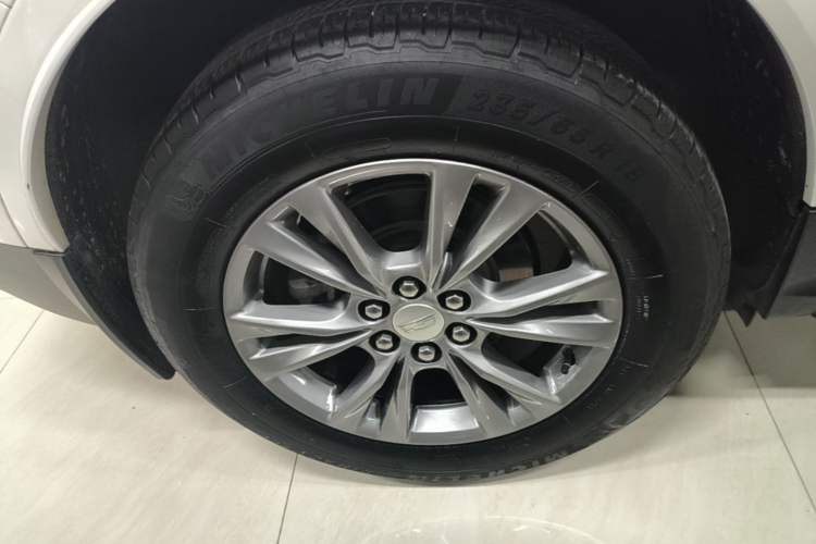 Used Cadillac XT5 2021 28T Luxury Model Right Rear Wheel Hub