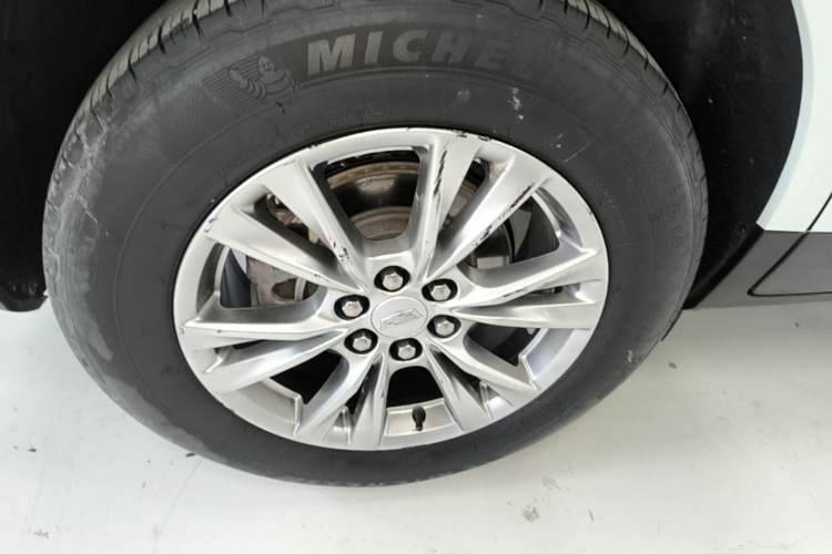 Used Cadillac XT5 2021 28T Four-Wheel Drive Luxury Version Right Rear Wheel Hub