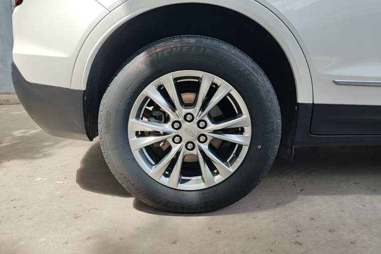 Used Cadillac XT5 2021 28T Luxury Model Right Rear Wheel Hub