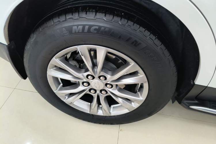 Used Cadillac XT5 2021 2.0T Two-Wheel Drive Luxury Version Right Rear Wheel Hub