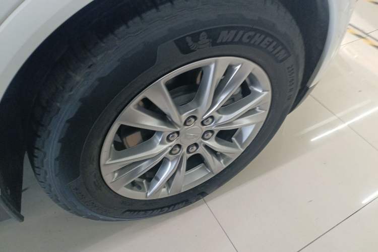 Used Cadillac XT5 2021 28T Luxury Model Right Rear Wheel Hub