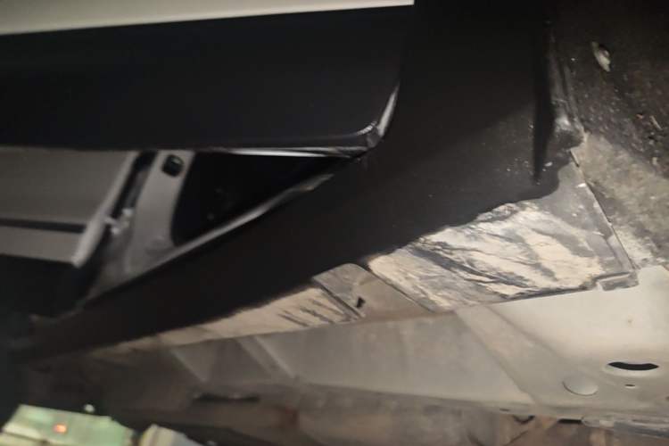 Used Cadillac XT5 2021 28T Luxury Model Right Side Sill