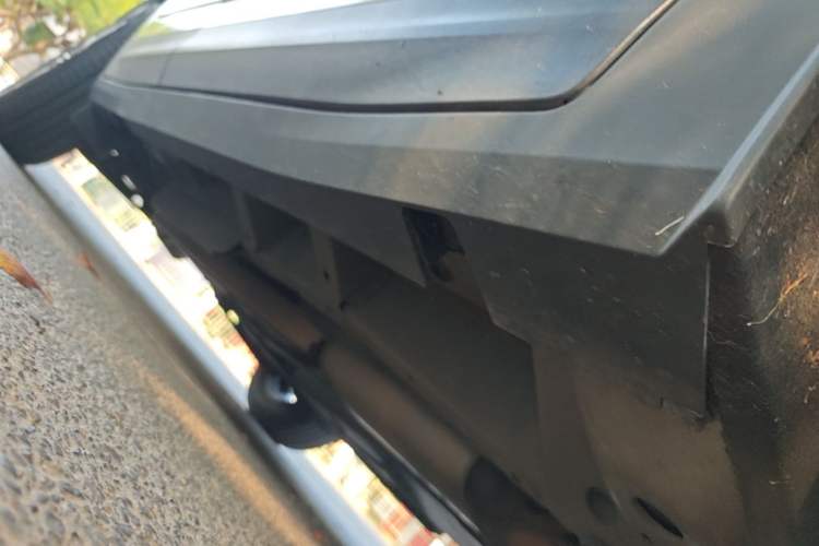 Used Cadillac XT5 2021 2.0T Four-Wheel Drive Luxury Version Right Side Sill