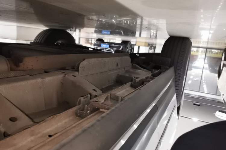 Used Cadillac XT5 2021 28T Luxury Model Right Side Sill
