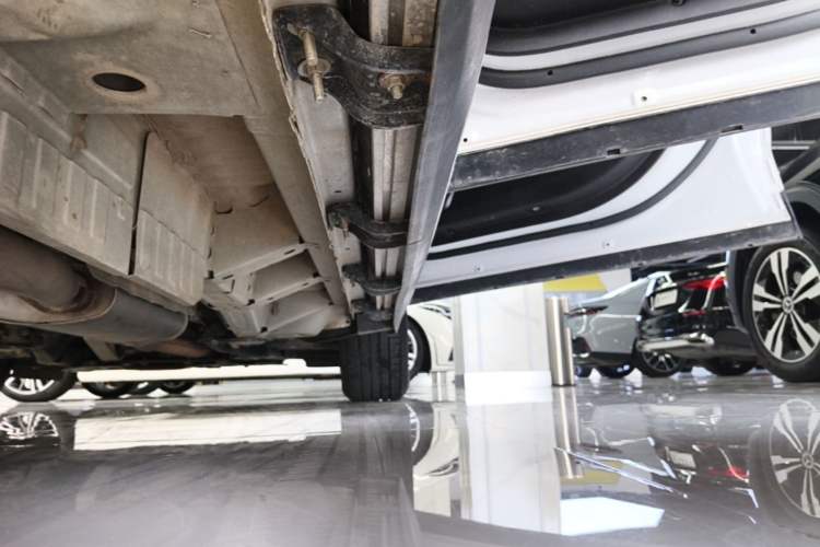 Used Cadillac XT5 2021 28T Luxury Model Right Side Sill