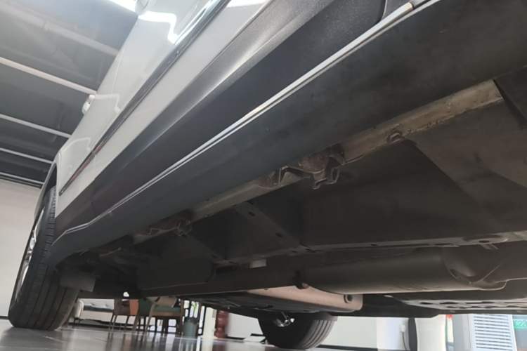 Used Cadillac XT5 2021 28T Luxury Model Right Side Sill