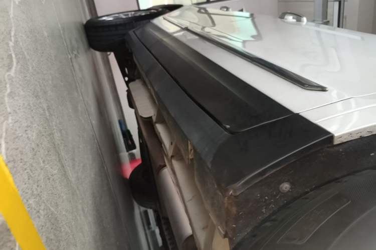 Used Cadillac XT5 2021 28T Luxury Model Right Side Sill