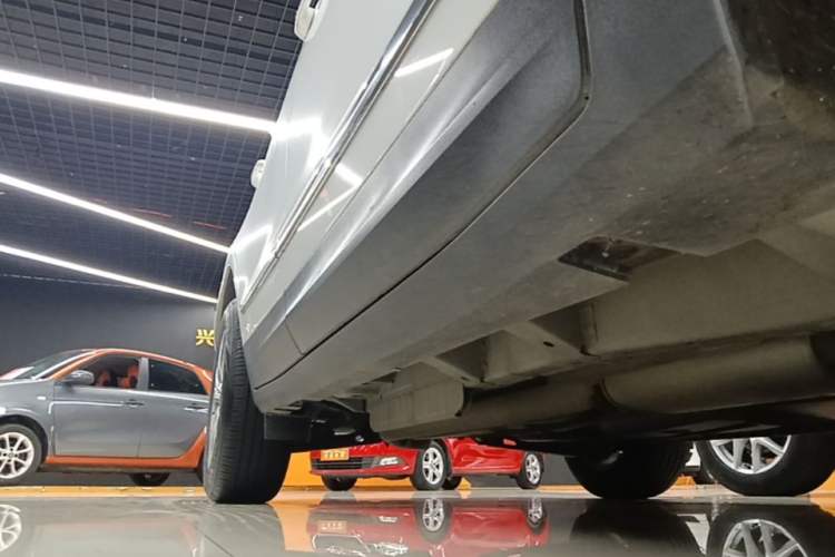 Used Cadillac XT5 2021 2.0T Four-Wheel Drive Luxury Version Right Side Sill
