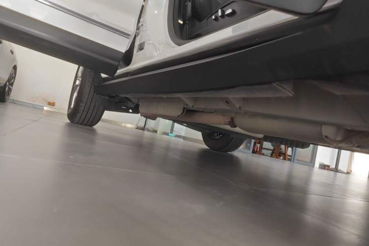 Used Cadillac XT5 2021 28T Luxury Model Right Side Sill