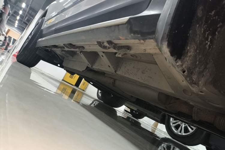 Used Cadillac XT5 2021 28T Luxury Model Right Side Sill