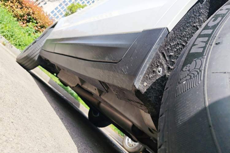 Used Cadillac XT5 2021 2.0T Two-Wheel Drive Luxury Version Right Side Sill