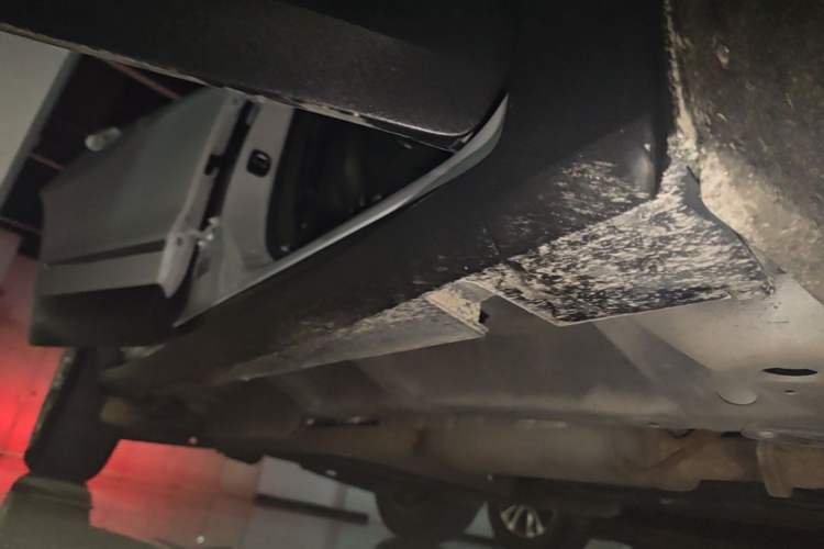 Used Cadillac XT5 2021 28T Luxury Model Right Side Sill