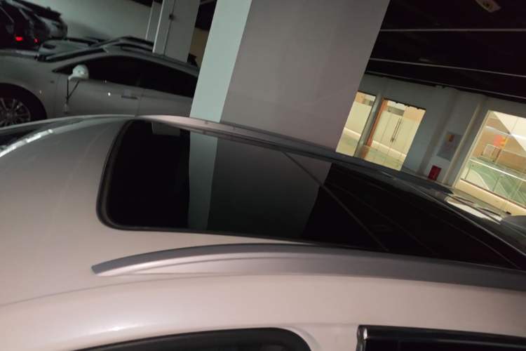 Used Cadillac XT5 2021 28T Luxury Model Roof