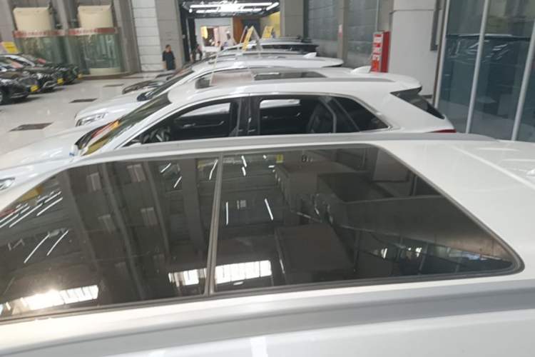 Used Cadillac XT5 2021 28T Luxury Model Roof