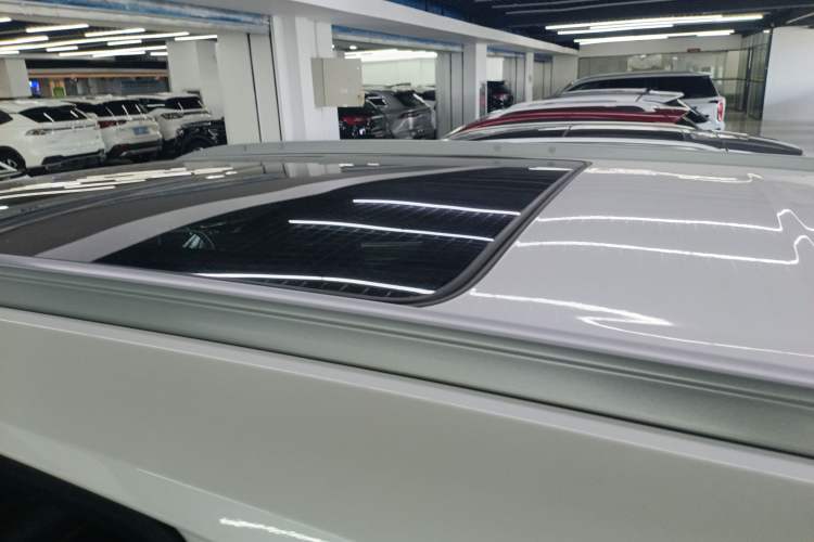 Used Cadillac XT5 2021 28T Luxury Model Roof