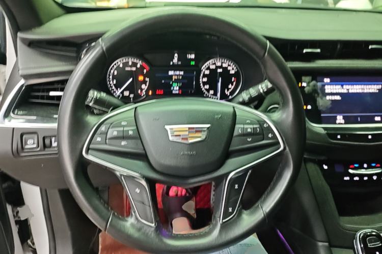 Used Cadillac XT5 2021 28T Luxury Model Steering Wheel