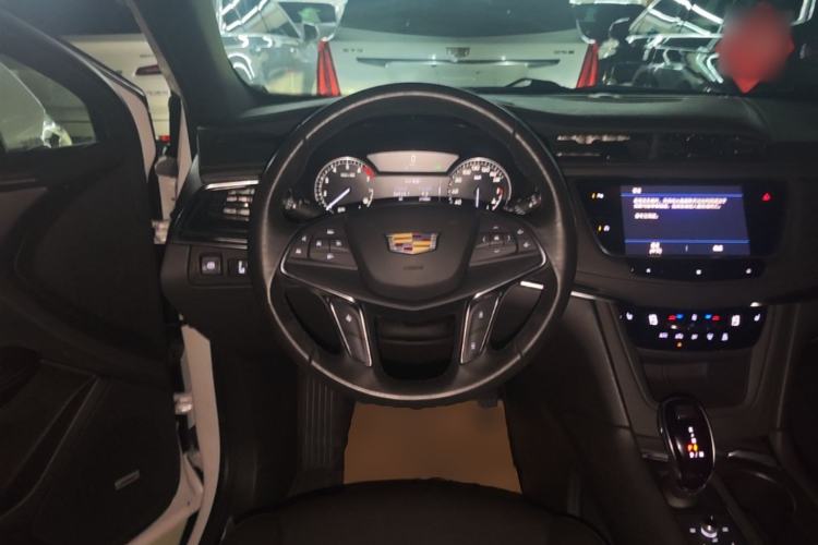 Used Cadillac XT5 2021 28T Luxury Model Steering Wheel