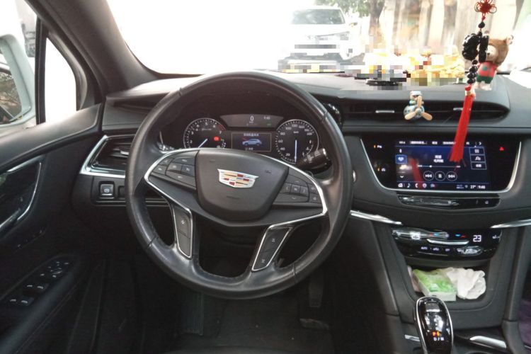Used Cadillac XT5 2021 28T Luxury Model Steering Wheel