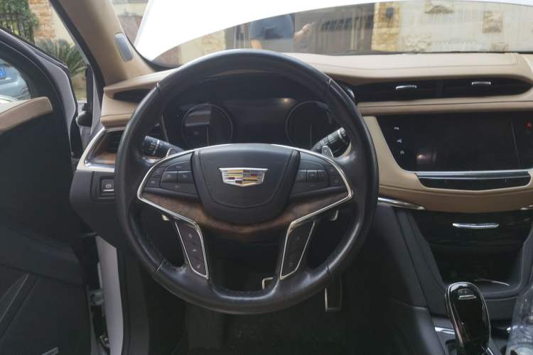 Used Cadillac XT5 2021 2.0T Four-Wheel-Drive Platinum Edition Steering Wheel