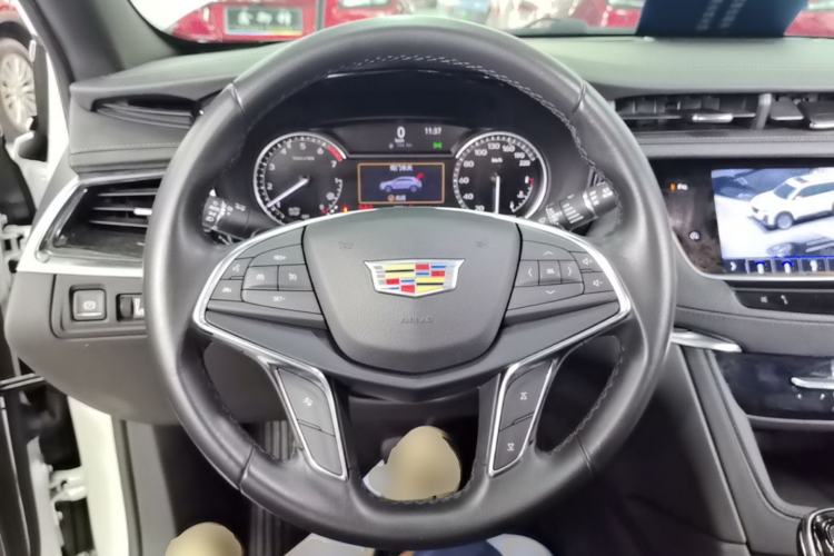 Used Cadillac XT5 2021 2.0T Two-Wheel Drive Luxury Version Steering Wheel