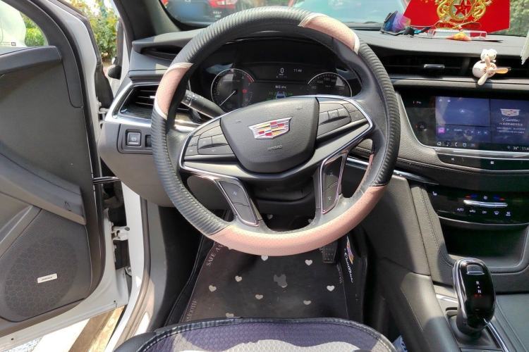 Used Cadillac XT5 2021 28T Luxury Model Steering Wheel