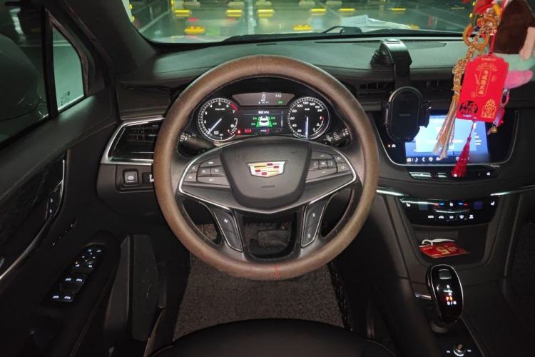 Used Cadillac XT5 2021 2.0T Two-Wheel Drive Luxury Version Steering Wheel