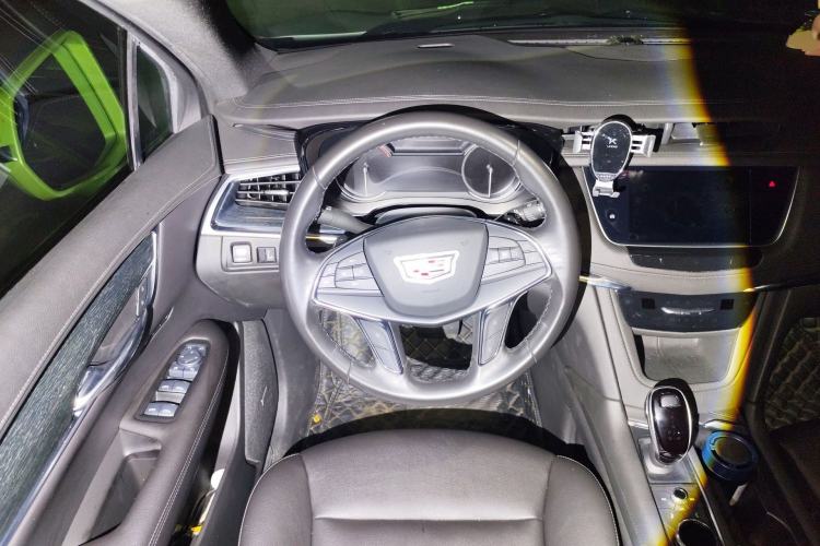 Used Cadillac XT5 2021 28T Luxury Model Steering Wheel